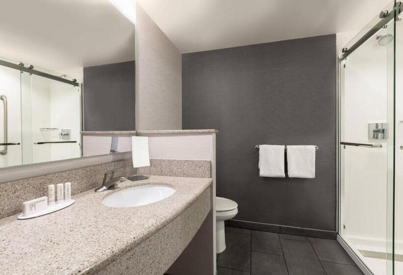 חדר סטנדרט עם מיטת קינג, Courtyard Lancaster