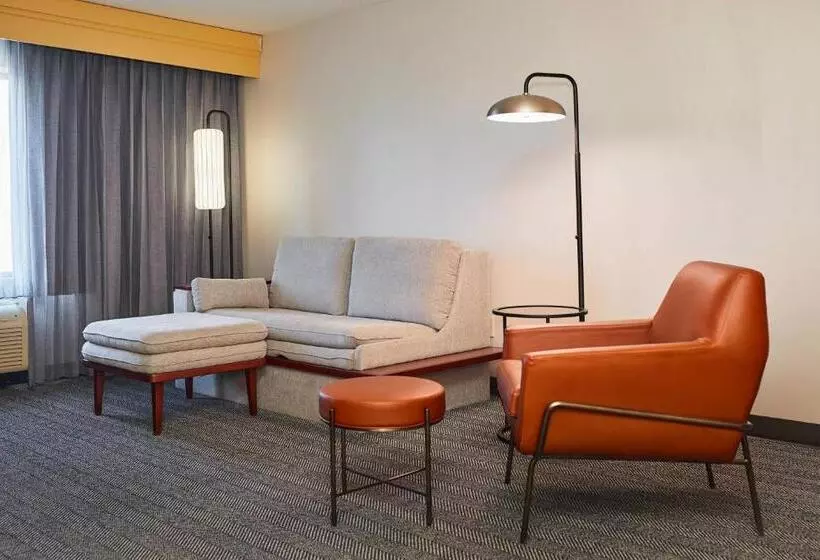 سوئیت با تخت بزرگ, Courtyard Medford Airport