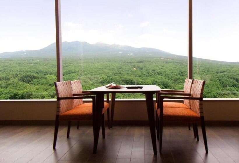 جناح جونيور مطل على الجبل, Epinard Nasu