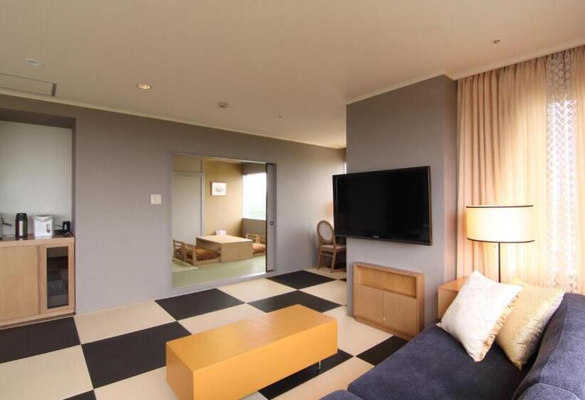 جناح, Epinard Nasu