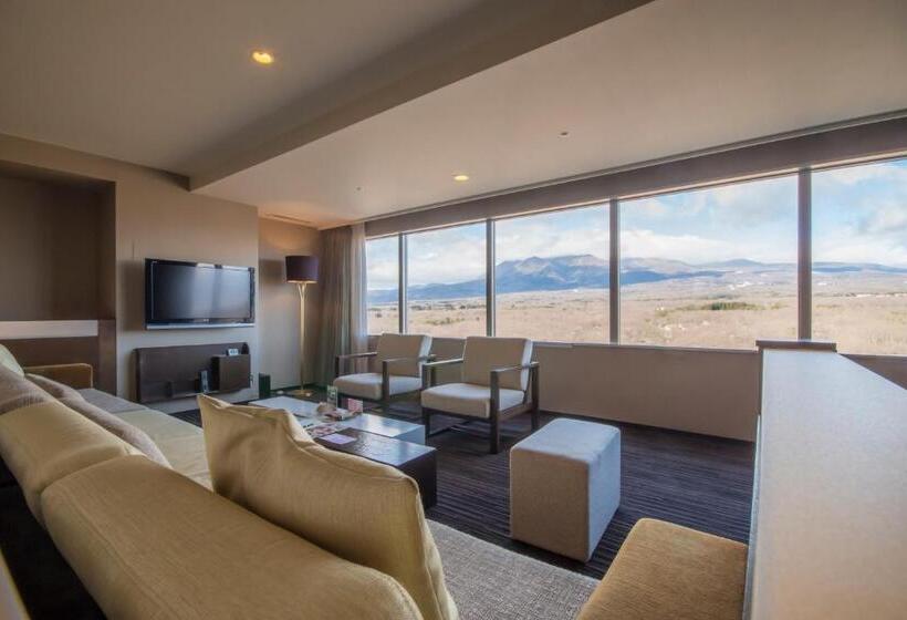 جناح جونيور, Epinard Nasu