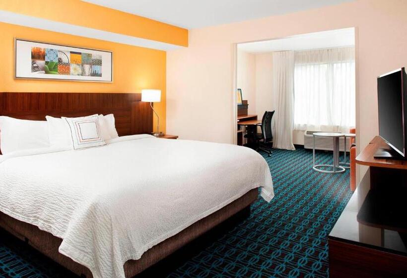 带大床的套房, Macon Hotel & Suites