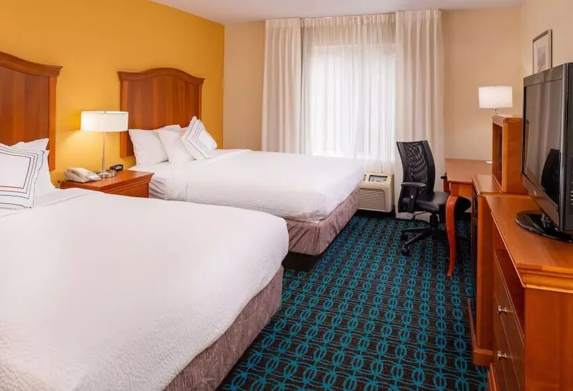 ２ダブルベッドのスタンダードルーム, Fairfield Inn & Suites Greensboro Wendover