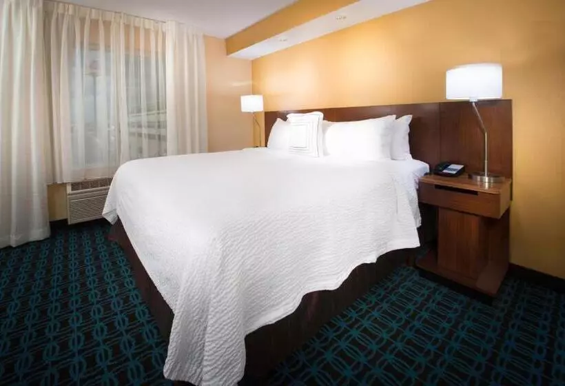 キングサイズベッドのスタンダードルーム, Fairfield Inn & Suites Idaho Falls
