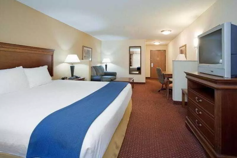 اتاق اجرایی با تخت بزرگ, Holiday Inn Express Airport East, An Ihg