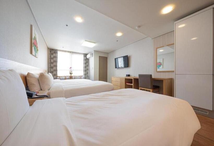 Pokój Deluxe Trzyosobowy, Ramada By Wyndham Seoul Dongdaemun