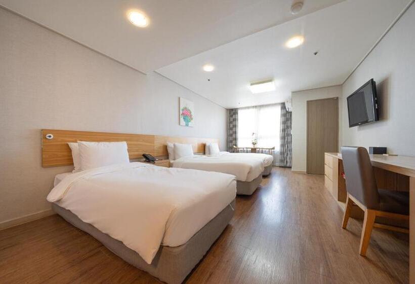 اتاق لوکس سه تخته, Ramada By Wyndham Seoul Dongdaemun