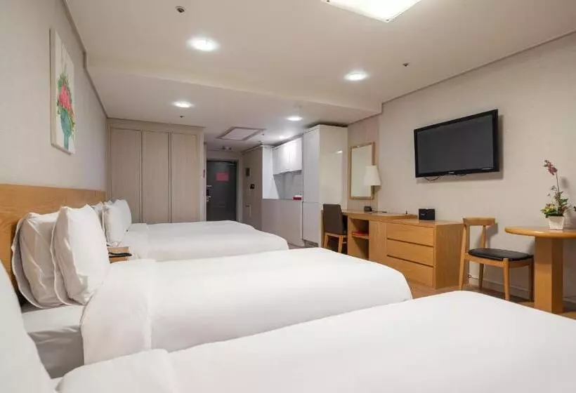 Deluxe Quadruple Room