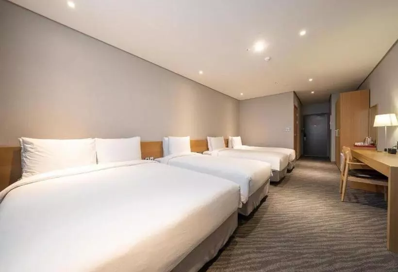 Standard Quintuple Room