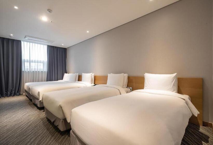 Pokój Czteroosobowy Standard, Ramada By Wyndham Seoul Dongdaemun