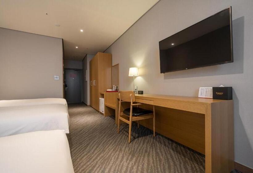 اتاق پنج‌تخته استاندارد, Ramada By Wyndham Seoul Dongdaemun