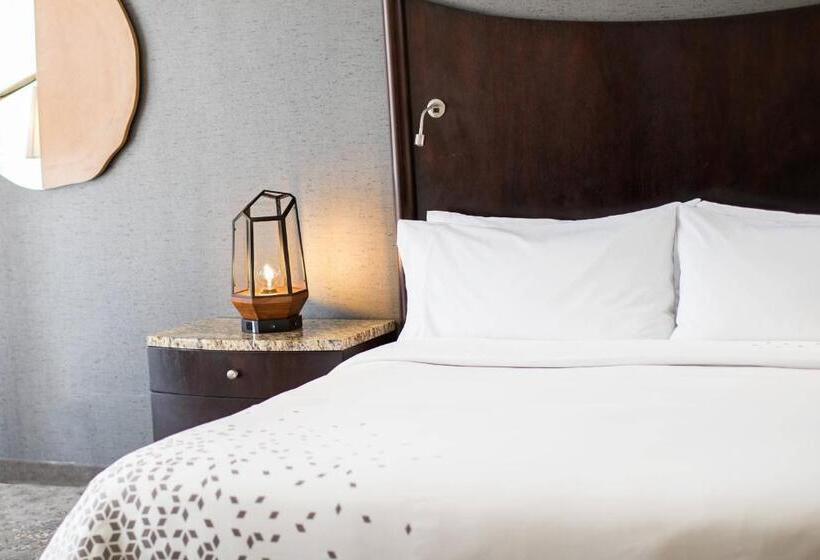 Club Room King Bed, Renaissance Raleigh North Hills