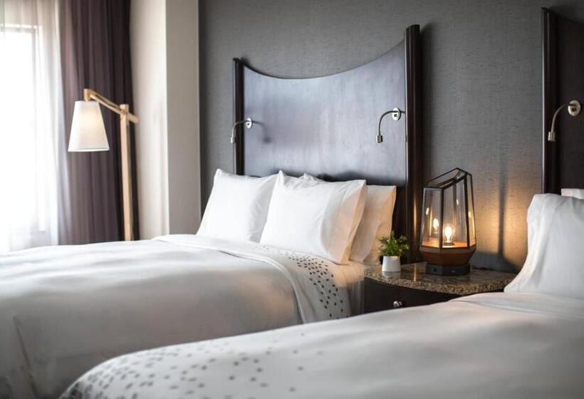 Номер Клуб, Renaissance Raleigh North Hills