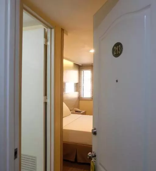 デラックスルーム, Spaces Hotel Makati