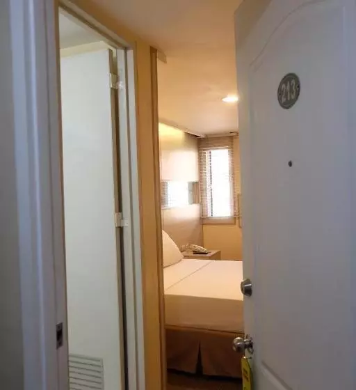 デラックスルーム, Spaces Hotel Makati