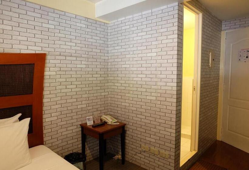 اتاق استاندارد, Spaces Hotel Makati