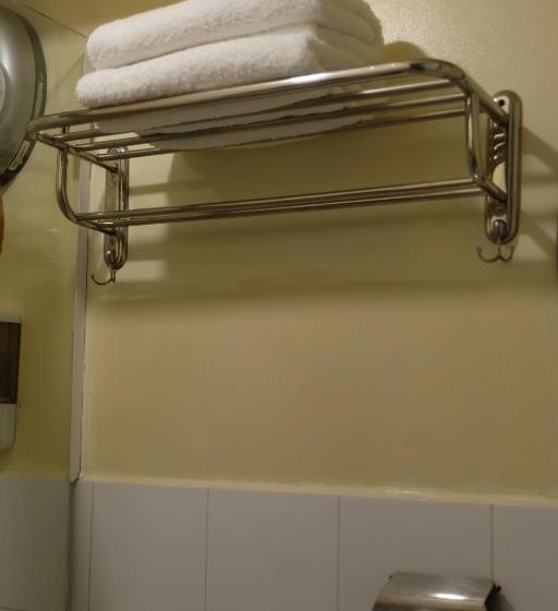 اتاق لوکس سه تخته, Spaces Hotel Makati