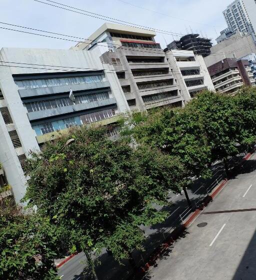디럭스 트리플 룸, Spaces Hotel Makati