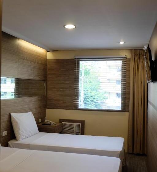 اتاق لوکس سه تخته, Spaces Hotel Makati