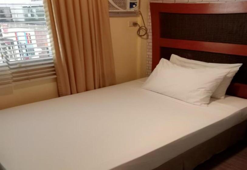 اتاق استاندارد, Spaces Hotel Makati