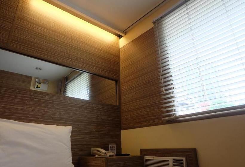 디럭스 트리플 룸, Spaces Hotel Makati