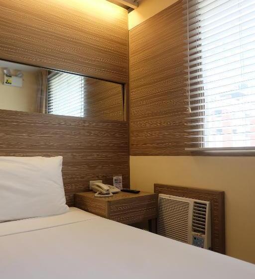 اتاق لوکس سه تخته, Spaces Hotel Makati