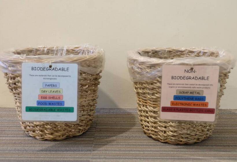 اتاق لوکس سه تخته, Spaces Hotel Makati