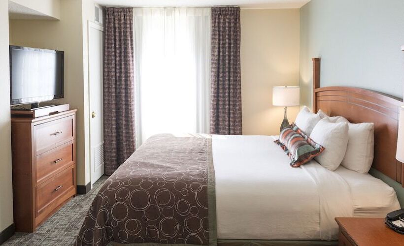 스위트 킹사이즈 침대, Staybridge Suites Fargo By Ihg