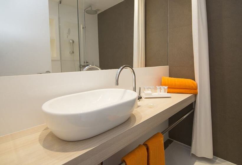 جناح جونيور, Ibiza Sun Apartments