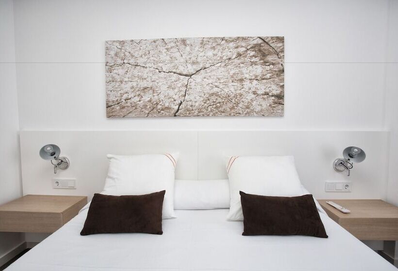 جناح جونيور, Ibiza Sun Apartments