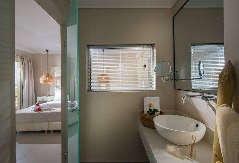 Mini deluxe suite with sea view, Notos Heights Hotel & Suites