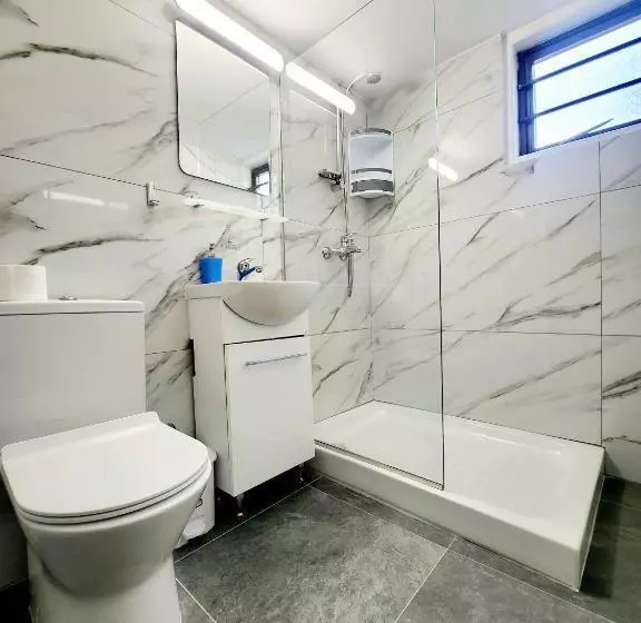 استودیوی استاندارد, Florence Hotel Apartments