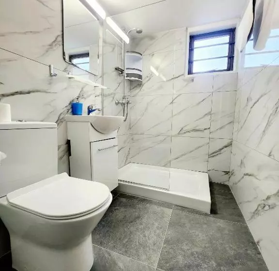 استودیوی استاندارد, Florence Hotel Apartments