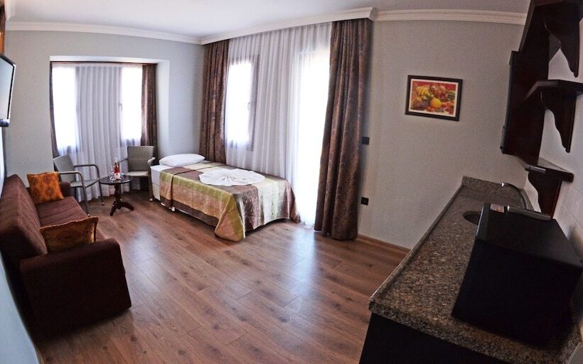 Семейный Номер, Hisar Holiday Club