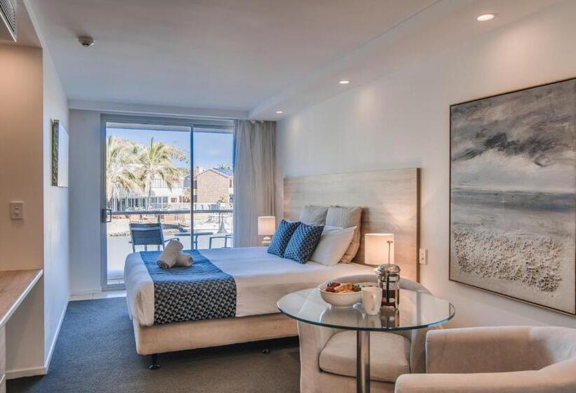 Standard studio with river view, Laguna