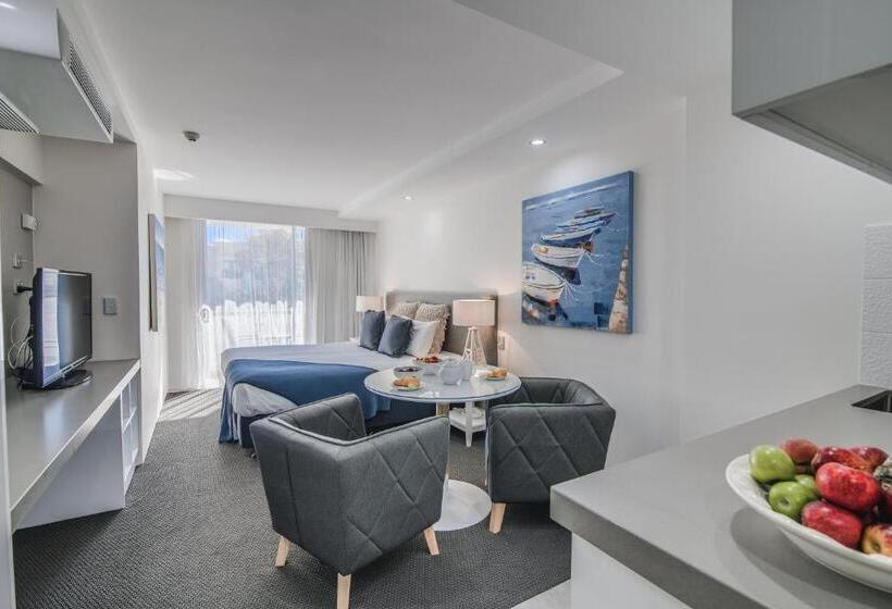 Standard studio with river view, Laguna