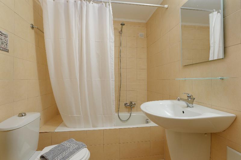 إستوديو قياسى, Pefkos Village Resort