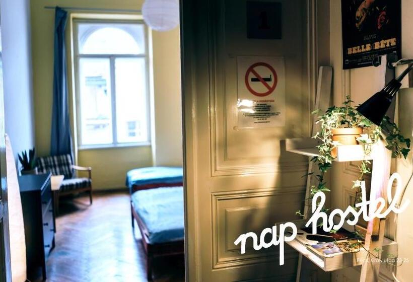 스탠다드 룸 공동 욕실, Nap Hostel Pécs