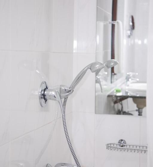 اتاق کلاب, The African Regent