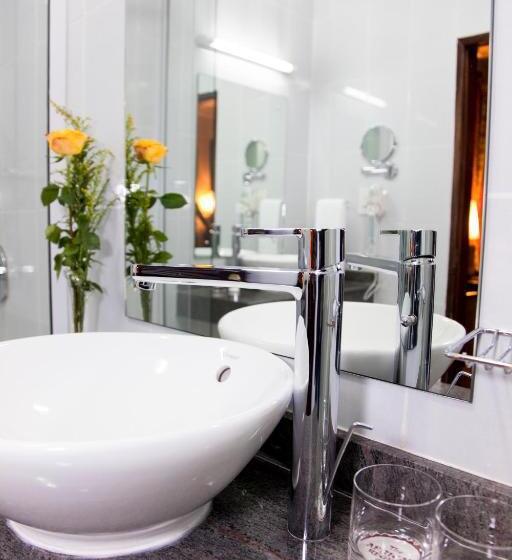 سوییت جونیور, The African Regent