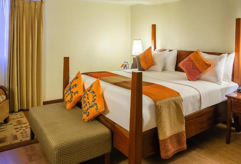 سوییت اجرایی, The African Regent