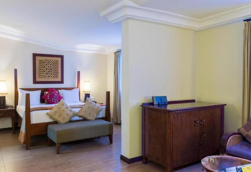 سوییت جونیور لوکس, The African Regent