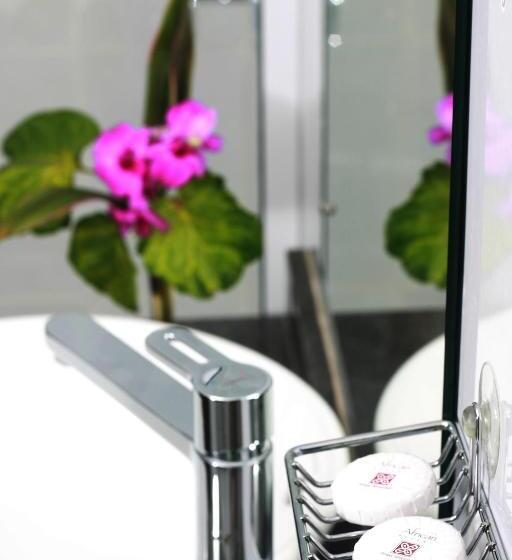 اتاق استاندارد, The African Regent