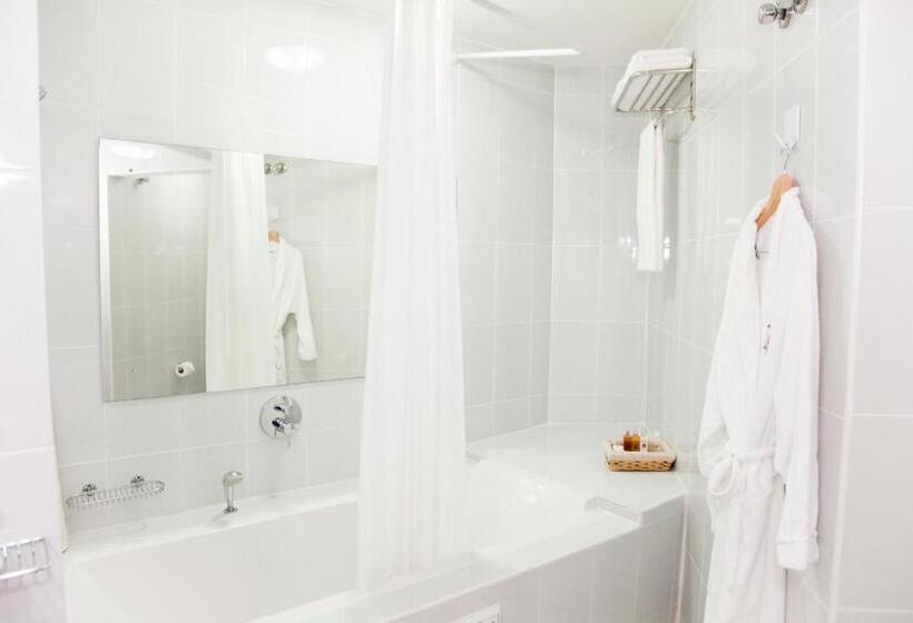 سوییت سوپریور, The African Regent