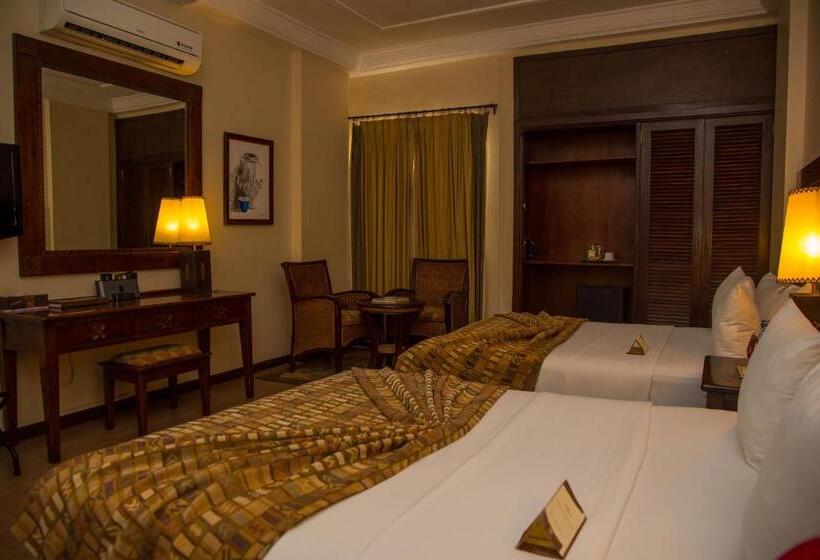 اتاق لوکس, The African Regent