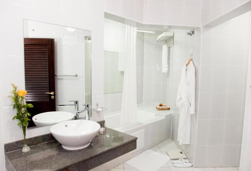 اتاق کلاب, The African Regent