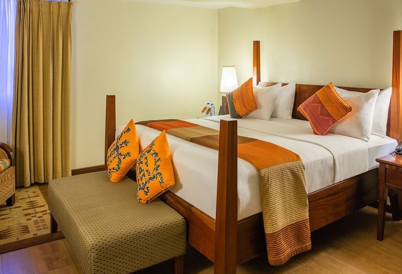 سوییت اجرایی, The African Regent