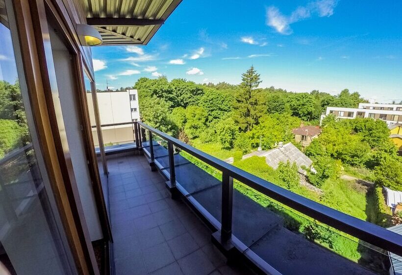 سوییت لوکس, De Lita