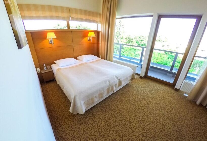 سوییت لوکس, De Lita