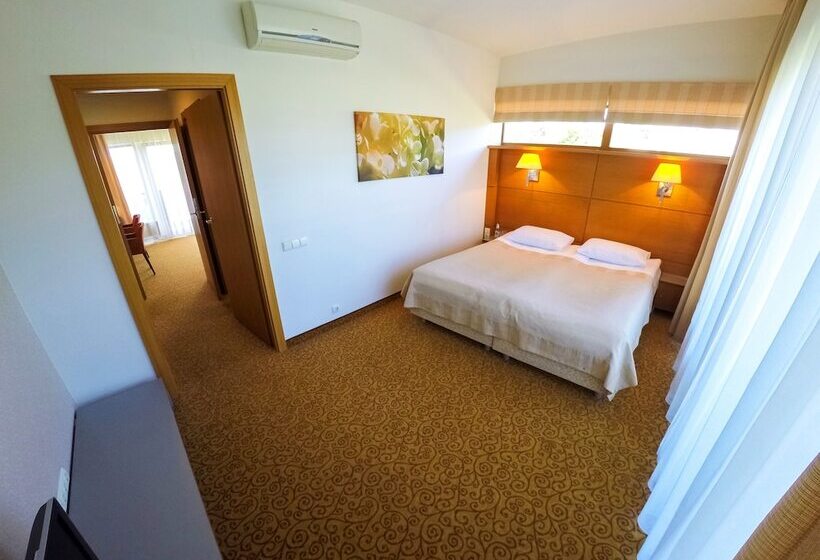 سوییت لوکس, De Lita